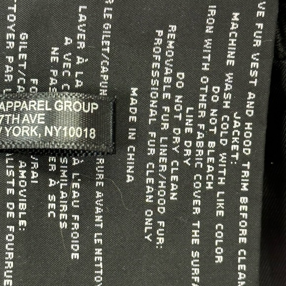 Andrew Marc fur accented black coat size medium - Picture 7 of 7